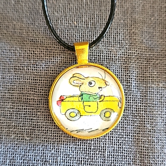 1970s Mouse in car Richard Scarry children's book page necklace ooak cabochon - Picture 4 of 4